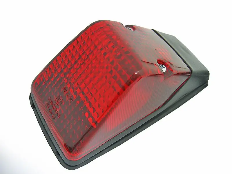 EMGO zadní světlo SUZUKI DR 250 91-93, DR 350 90-99 (35710-14D00) (EMGO zadní světlo SUZUKI DR 250 91-93, DR 350 90-99 (35710-14D00))