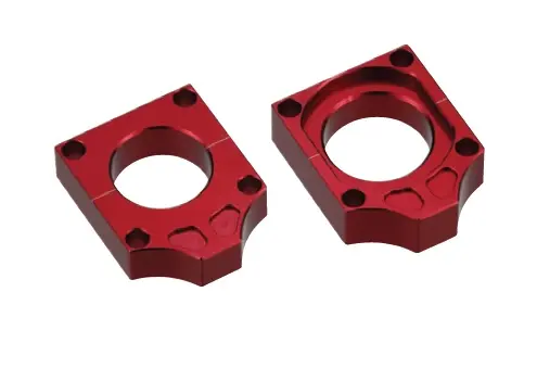 ACCEL napínač zadní osy HONDA CR '98-'07, CRF 250 '04-'09, CRF 450 '02-'08 barva červená (ACCEL napínač zadní osy HONDA CR '98-'07, CRF 250 '04-'09,)