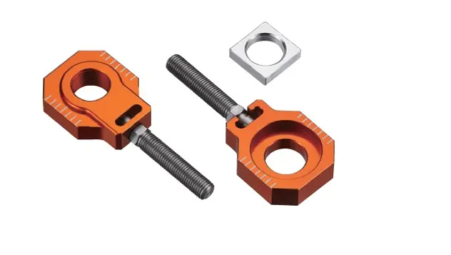 ACCEL napínák zadní osy se šroubem KTM SX 85 '13-'14 (průměr 20mm) barva oranžová (komplet 2 kusy) (ACCEL napínák zadní osy se šroubem KTM SX 85)