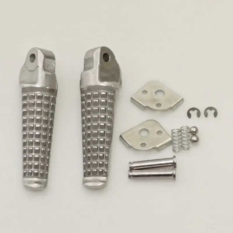 BIKETEC PARTS sada stupaček pasažéra kompletní s upevněním SUZUKI GSXR 600/750 96-05, GSXR 1000 01-04 barva stříbrná (BIKETEC PARTS sada stupaček)