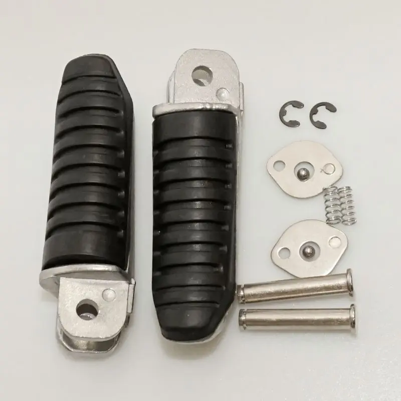 BIKETEC PARTS sada stupaček pasažéra kompletní s upevněním SUZUKI GSF/GSX 400 91-97, GSF 600/1200 96-00, GSXR 1100 89-98, GSX 750F 93-05, RF 600/900