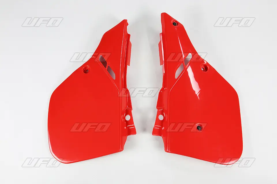 UFO boční tabulky HONDA CR 125 87-88, CR 250 87, CR 500 87-88 barva červená (UFO RED) (UFO boční tabulky HONDA CR 125 87-88, CR 250 87, CR 500 87-88)