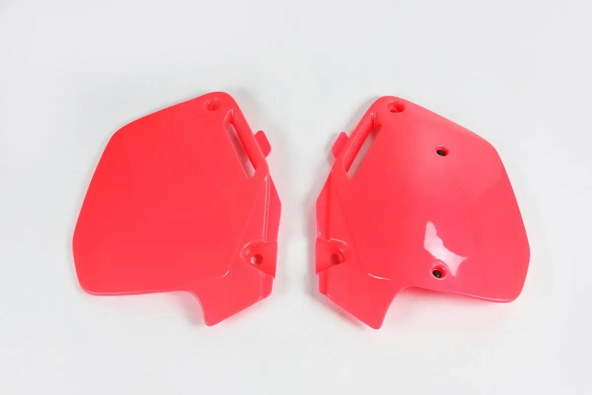 UFO boční tabulky na startovací číslo HONDA CR 125 91-92, CR 250 90-91, CR 500 91-01, barva červená (CR RED 92-99) (UFO boční tabulky na startovací)