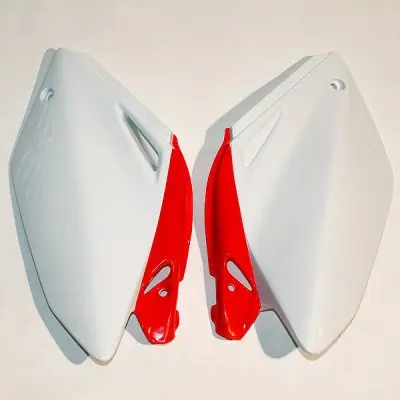 UFO boční tabulky HONDA CRF 250R 04-05 barva OEM (bílá/červená) (UFO boční tabulky HONDA CRF 250R 04-05 barva OEM (bílá/červená))