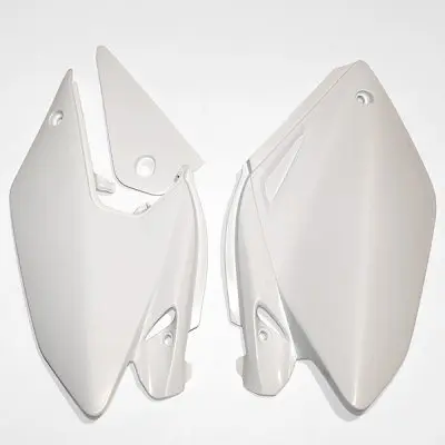 UFO boční tabulky HONDA CRF 250X 04-17 barva bílá (UFO boční tabulky HONDA CRF 250X 04-17 barva bílá)