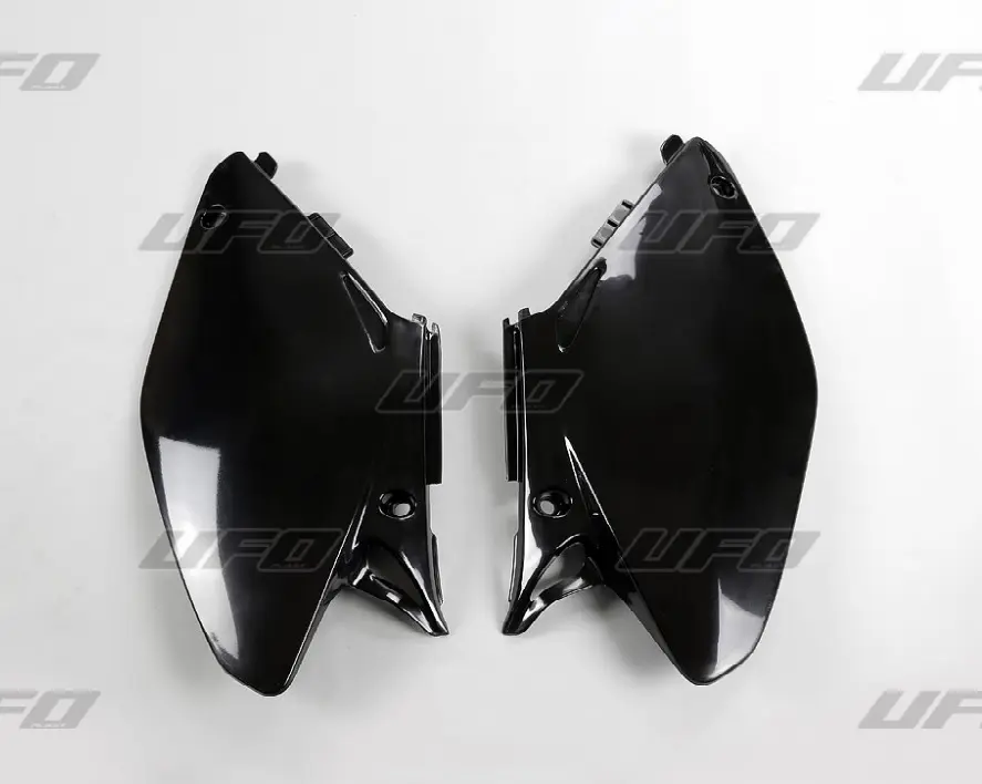 UFO boční tabulky HONDA CR 125/250 02-07 barva černá ( )