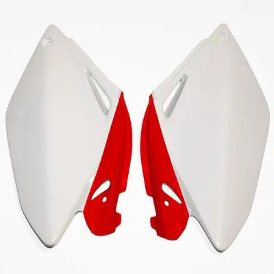 UFO boční tabulky na startovací číslo HONDA CRF 250R 06-09 barva OEM (bílá/červená) ( )