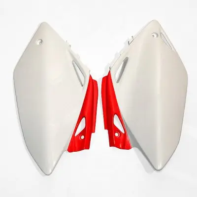 UFO boční tabulky na startovací číslo HONDA CRF 450R 07-08 barva OEM (bílá/červená) (UFO boční tabulky na startovací číslo HONDA CRF 450R 07-08 barva)