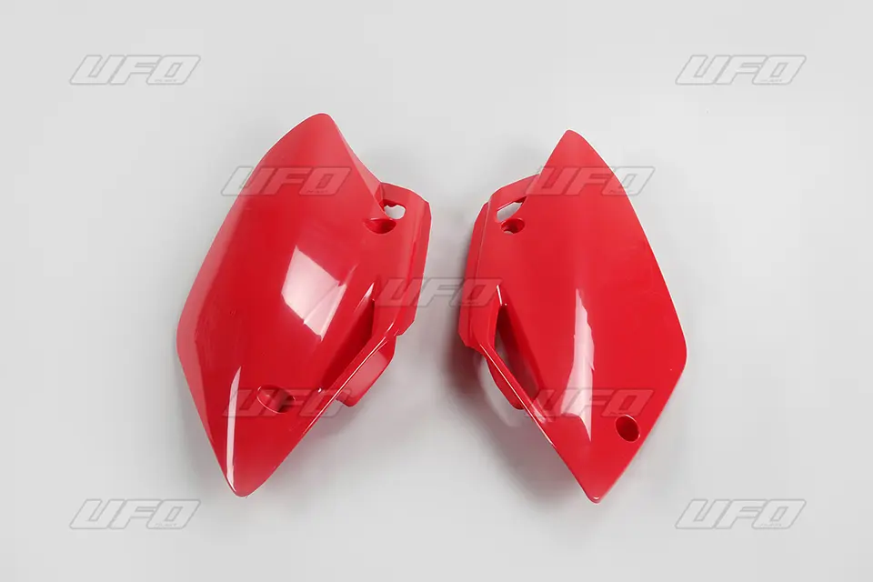 UFO boční tabulky na startovací číslo HONDA CRF 150R 07-26, barva červená (UFO boční tabulky na startovací číslo HONDA CRF 150R 07-26, barva červená)