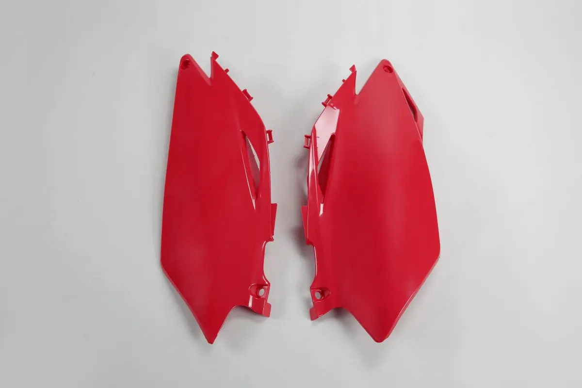 UFO boční tabulky na startovací číslo HONDA CRF 250R 10, CRF 450R 09-10, barva červená (UFO boční tabulky na startovací číslo HONDA CRF 250R 10, CRF)