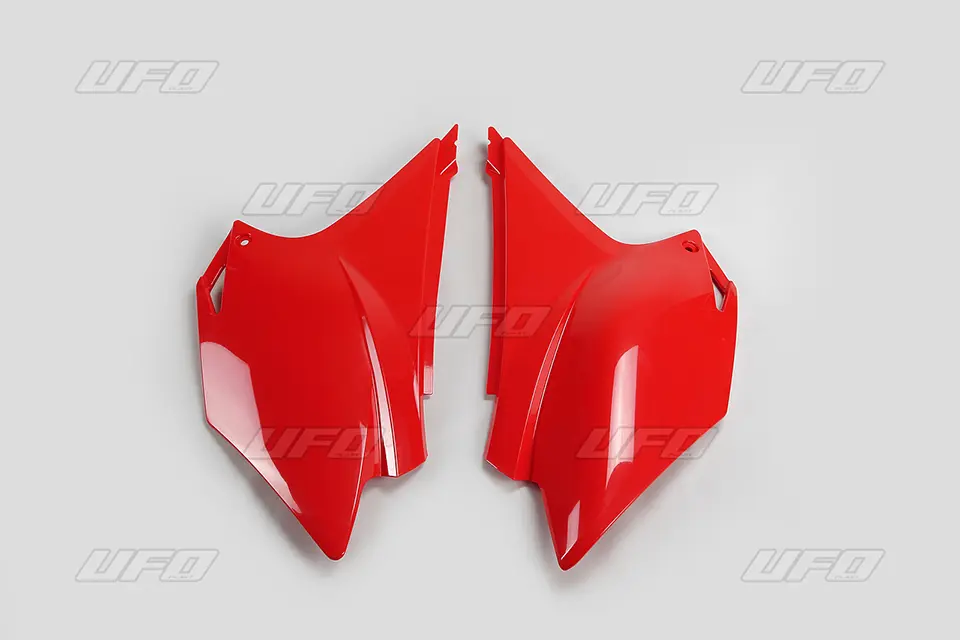 UFO boční tabulky na startovací číslo HONDA CRF 230 15-26, barva červená - VÝPRODEJ (UFO boční tabulky na startovací číslo HONDA CRF 230 15-26, barva)
