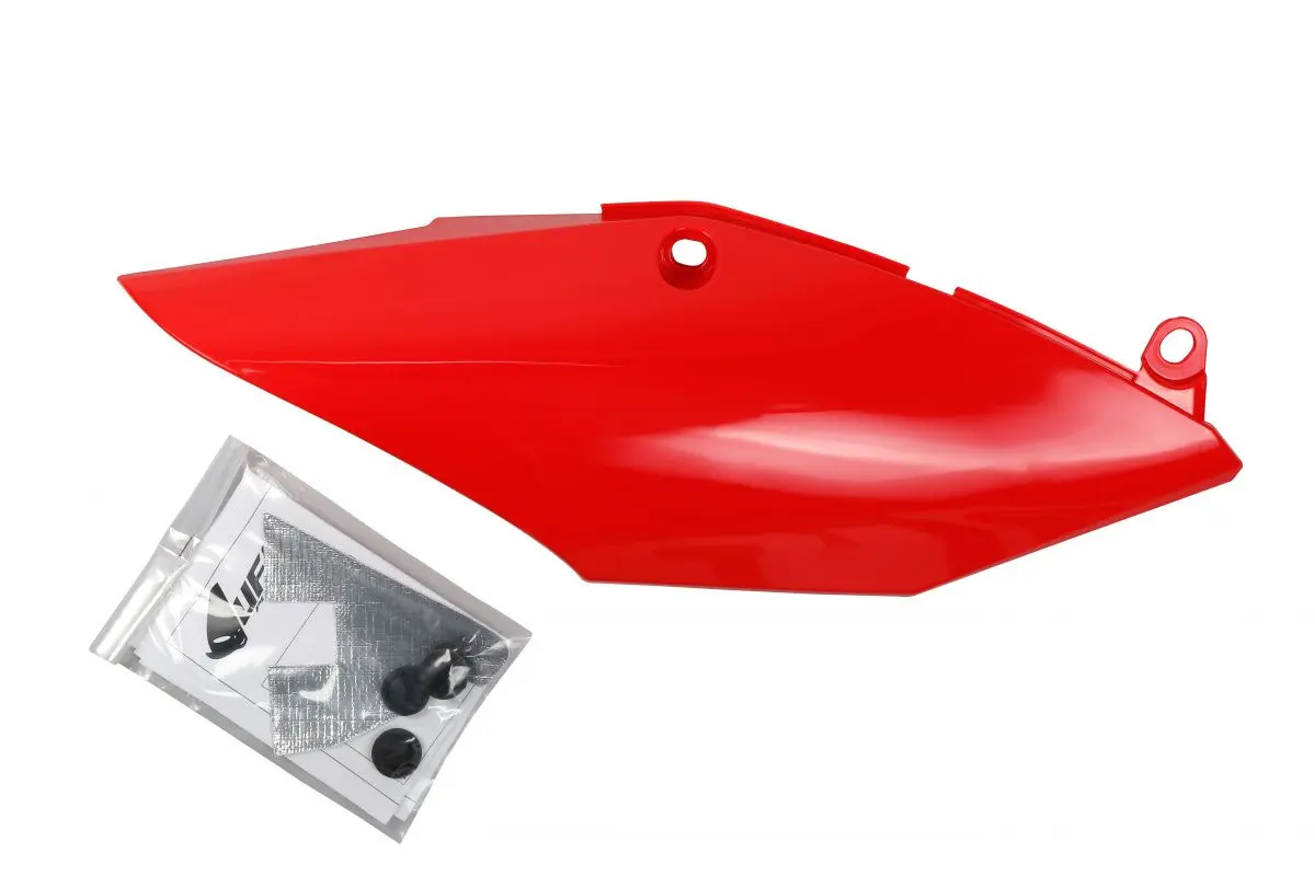 UFO boční tabulky na startovací číslo HONDA CRF 250R 18-21, CRF 450R 17-20, barva červená (UFO boční tabulky na startovací číslo HONDA CRF 250R)