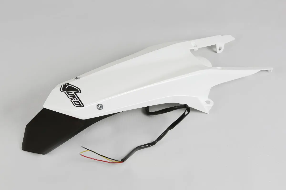 UFO blatník zadní HUSQVARNA TE 125 / 250 14-16, FE 250 / 300 / 350 / 450 / 501 14-16, TX 125 / 250 / 300 14-16 barva bílá ( ENDURO se světlem LED )