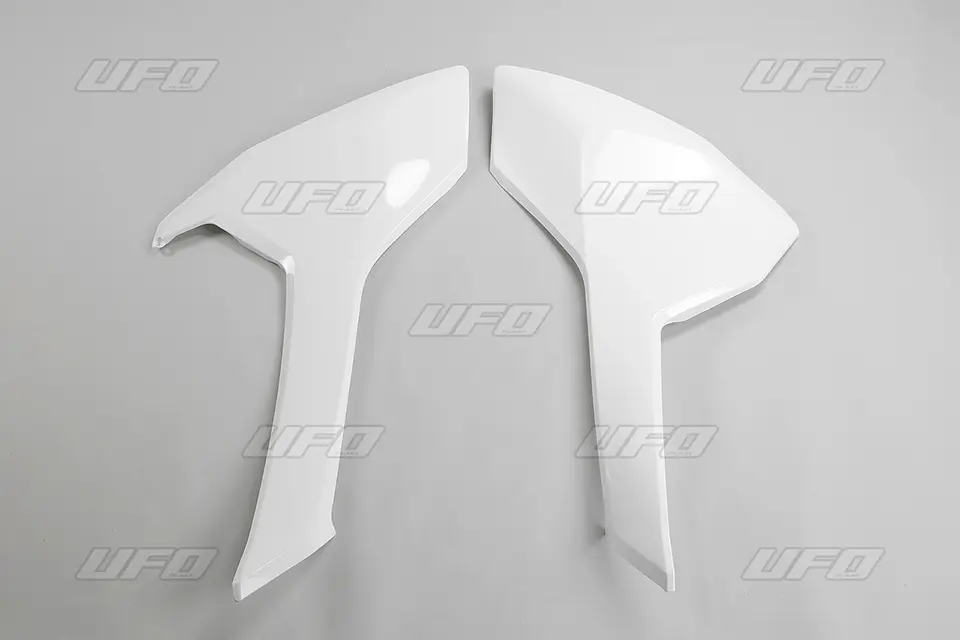 UFO boční tabulky na startovací číslo HUSQVARNA TC 125/300 / FC 250/350/450 16-18, TC 250 / FE 250/350/450/501 / TE/TX 125/250/300 17-18 barva bílá