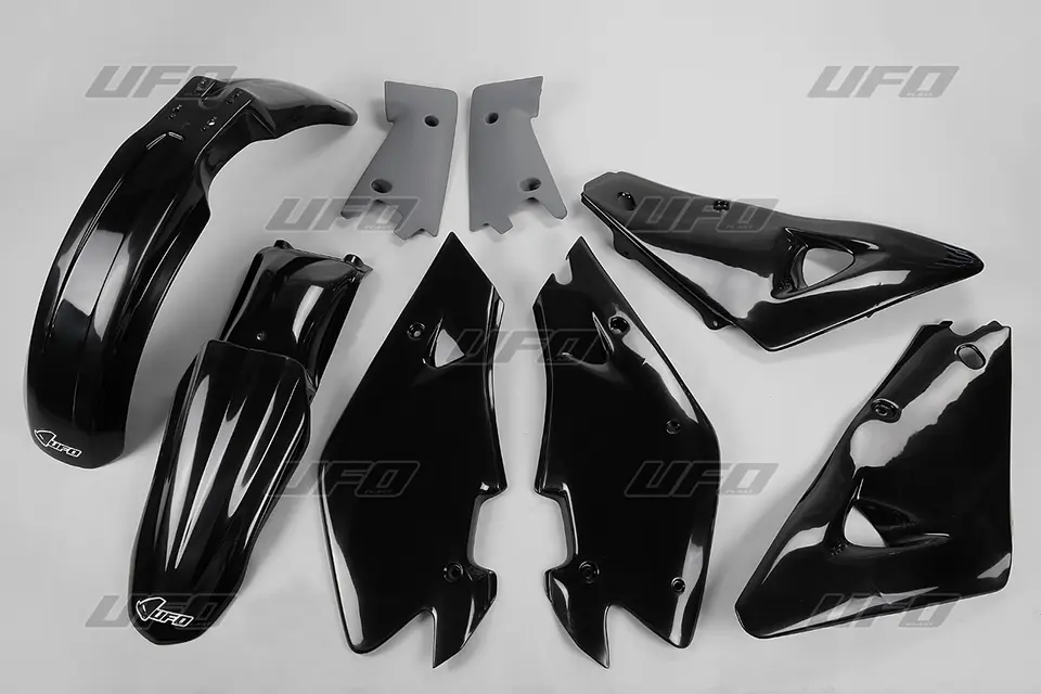 UFO kompletní sada plastů HUSQVARNA 2T 00-04, 4T 02-04 barva černá (HU600E001) ( )
