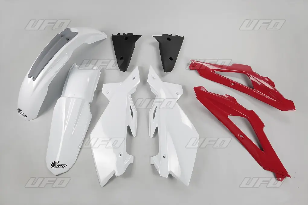 UFO kompletní sada plastů HUSQVARNA TC 4T 05-07 barva OEM 07 (bílá/červená/černá) (HU606E999) (UFO kompletní sada plastů HUSQVARNA TC 4T 05-07 barva)