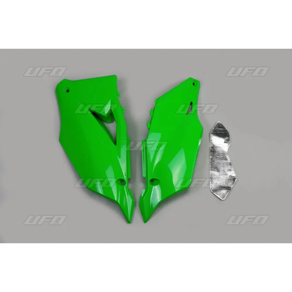 UFO boční tabulky zadní KAWASAKI KXF 450 19-23 , KXF 250 21-24 barva zelená (UFO boční tabulky zadní KAWASAKI KXF 450 19-23 , KXF 250 21-24 barva)