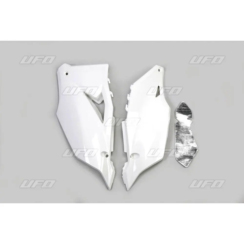 UFO boční tabulky zadní KAWASAKI KXF 450 19-23 , KXF 250 21-24 barva bílá (UFO boční tabulky zadní KAWASAKI KXF 450 19-23 , KXF 250 21-24 barva bílá)