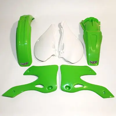 UFO kompletní sada plastů KAWASAKI KX 125 / 250 99-02 barva OEM (zelená/bílá) (KA200E999) (UFO kompletní sada plastů KAWASAKI KX 125 / 250 99-02)