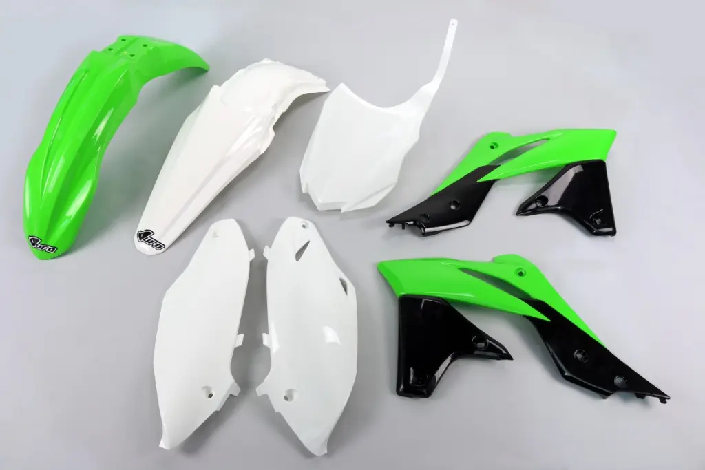 UFO kompletní sada plastů KAWASAKI KXF 250 13-16 barva OEM 14-15 (zelená/bílá/černá) (KA221E999) (UFO kompletní sada plastů KAWASAKI KXF 250 13-16)