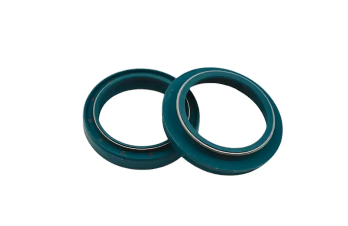 SKF sada (1 pár) těsnění přední vidlice (olejová a prachovka) SHOWA 37 mm, HONDA CBR 600 F '87-'90, CBR 300 R '14-'24, CRF 230 F '03-'19, KAWASAKI