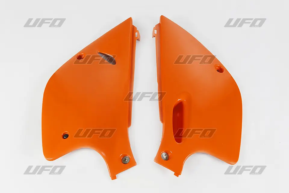 UFO boční tabulky na startovací číslo KTM 4T 93-99 barva oranžová (UFO boční tabulky na startovací číslo KTM 4T 93-99 barva oranžová)