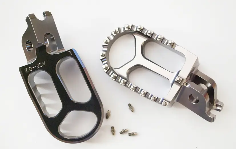JR stupačky řidiče hliníkové KAWASAKI KXF 250 / 450 06-14 barva šedá (2 kusy) (JR stupačky řidiče hliníkové KAWASAKI KXF 250 / 450 06-14 barva šedá)