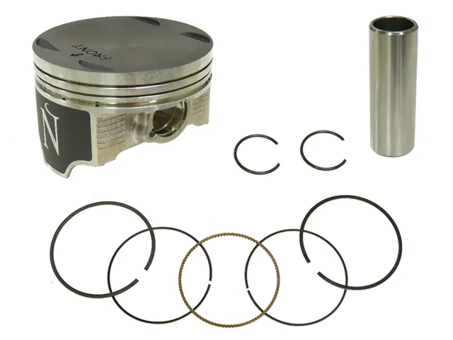 NAMURA píst KAWASAKI KVF 700 PRAIRIE 04-06, KFX 700 V-FORCE 04-10, SUZUKI 700 TWIN PEAKS 04-05 (+0,50 = 82,46mm) (8679D050) (kroužky NA-20070-2R)