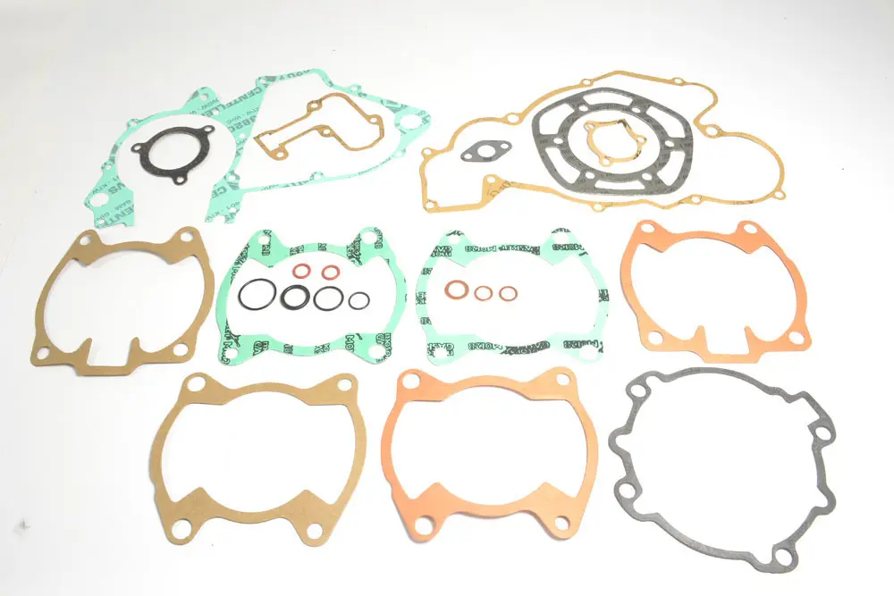ATHENA kompletní sada těsnění KTM 250 2T '87-'89, GS 250 '87-'89 (ATHENA kompletní sada těsnění KTM 250 2T '87-'89, GS 250 '87-'89)