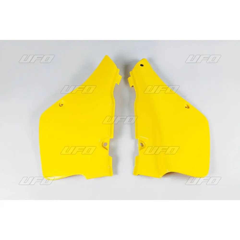 UFO boční tabulky na startovací číslo SUZUKI RM 250 89-92 barva žlutá (UFO boční tabulky na startovací číslo SUZUKI RM 250 89-92 barva žlutá)