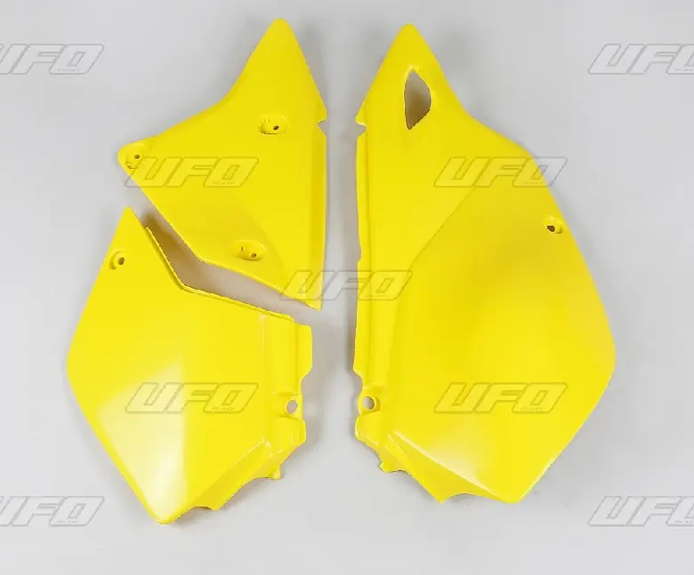 UFO boční tabulky na startovací číslo SUZUKI DRZ 400E 00-24 barva žlutá (UFO boční tabulky na startovací číslo SUZUKI DRZ 400E 00-24 barva žlutá)