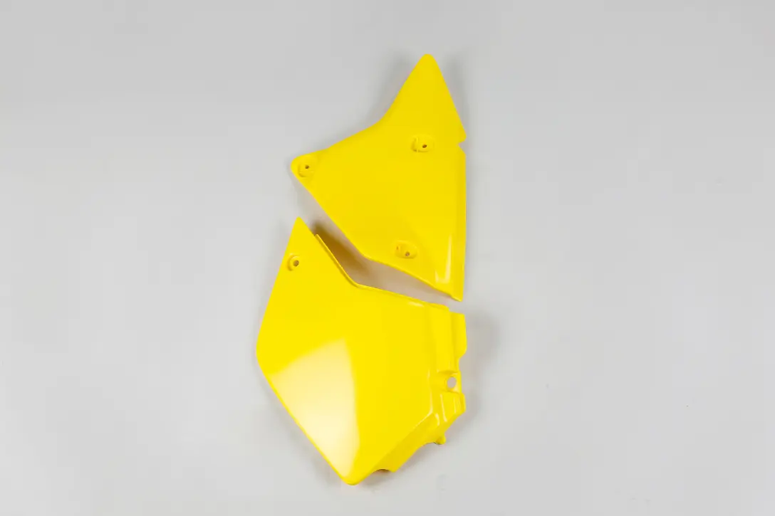 UFO boční tabulky na startovací číslo SUZUKI DRZ 400E 00-24 (1 kus levý) barva žlutá - VÝPRODEJ ( )