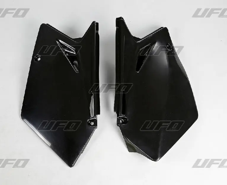 UFO boční tabulky na startovací číslo SUZUKI RMZ 450 07 barva černá ( )