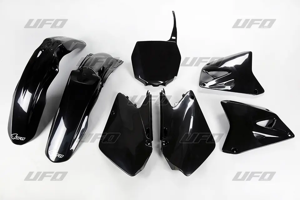 UFO kompletní sada plastů SUZUKI RM 125 / 250 01-22 barva černá (SU402E001) (UFO kompletní sada plastů SUZUKI RM 125 / 250 01-22 barva černá)