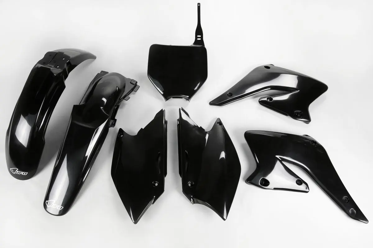 UFO kompletní sada plastů SUZUKI RMZ 250 04-06 barva černá (SU403E001) (UFO kompletní sada plastů SUZUKI RMZ 250 04-06 barva černá (SU403E001))