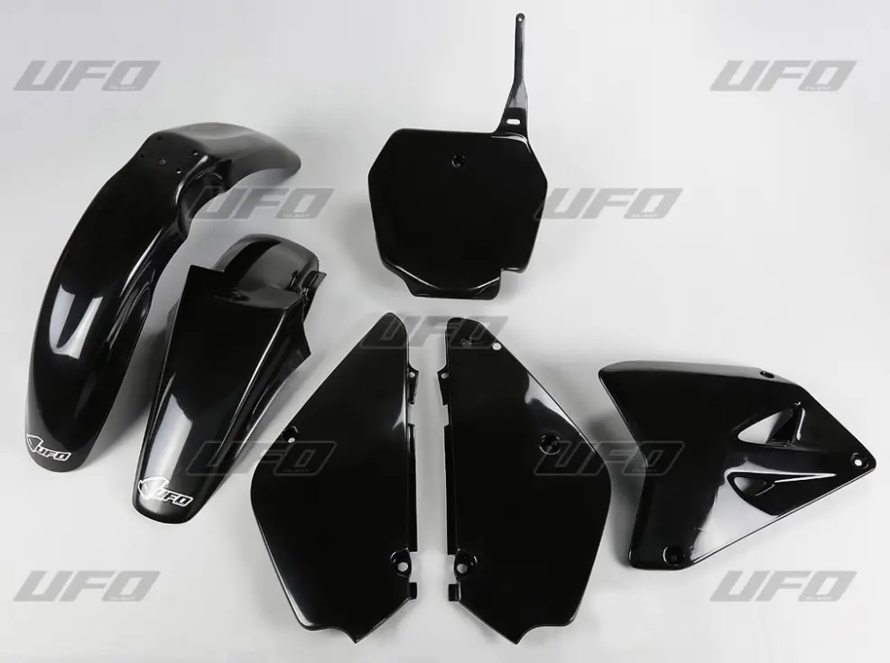 UFO kompletní sada plastů SUZUKI RM 85 00-24 barva černá (SU405E001) ( )