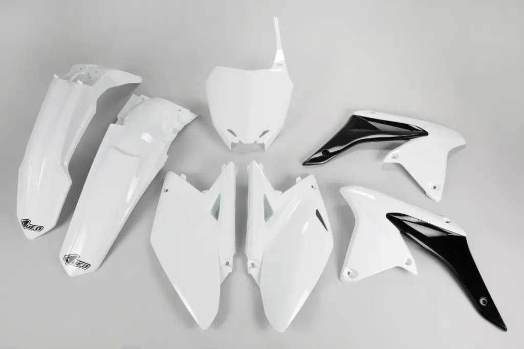 UFO kompletní sada plastů SUZUKI RMZ 250 10-18 barva bílá (SU411E041) (UFO kompletní sada plastů SUZUKI RMZ 250 10-18 barva bílá (SU411E041))