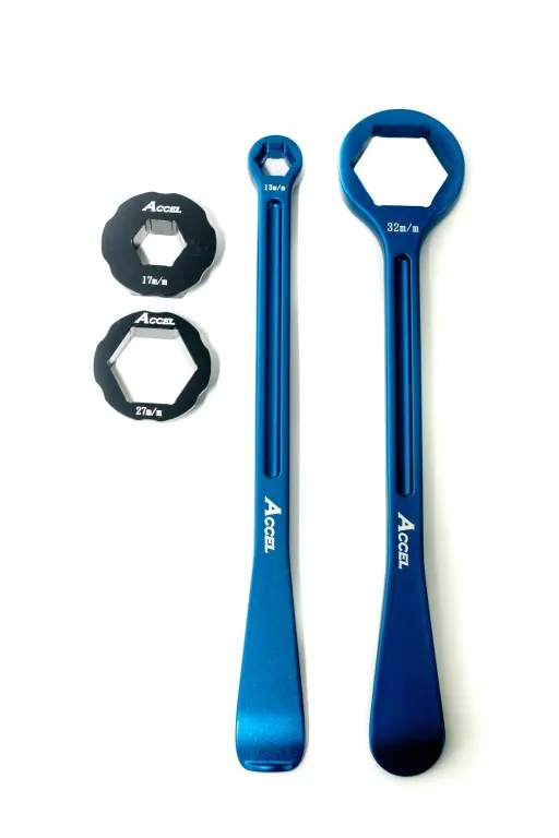 ACCEL sada montážních pák na pneumatiky (23+24cm) ALU7075 kované s klíči 10,13,17,27,32 mm barva světle modrá ( )