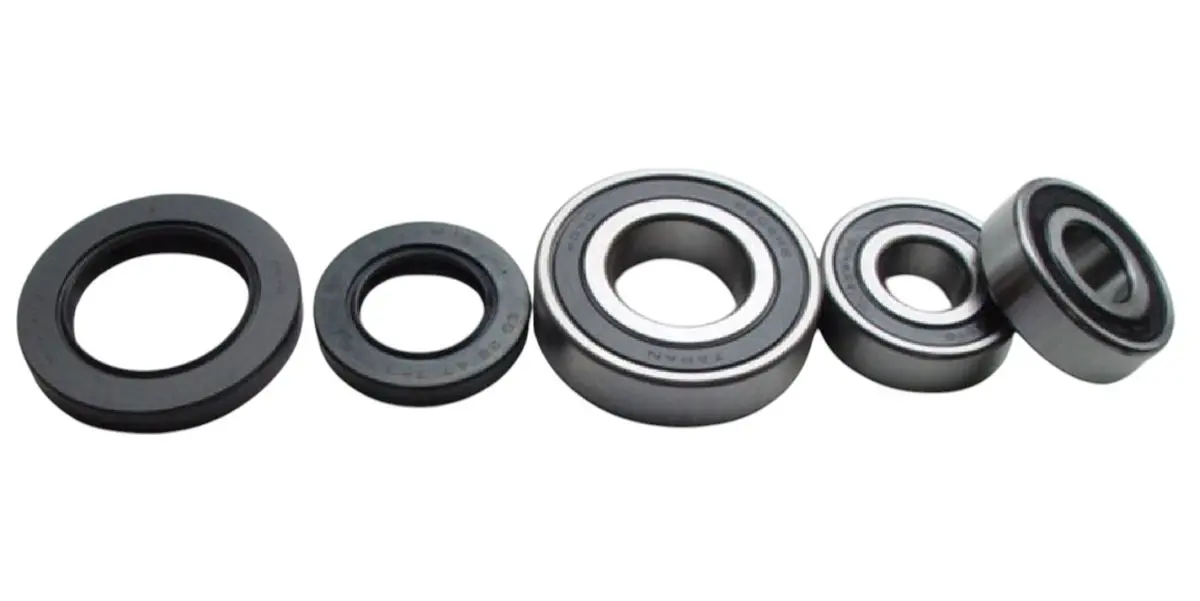 TOURMAX ložiska zadního kola s těsněními YAMAHA FZR 600R 94-95, FZ 400 97, FZS 600 98-03, YZF 600R 95-06 vyrobeno v Japonsku (TOURMAX ložiska zadního)
