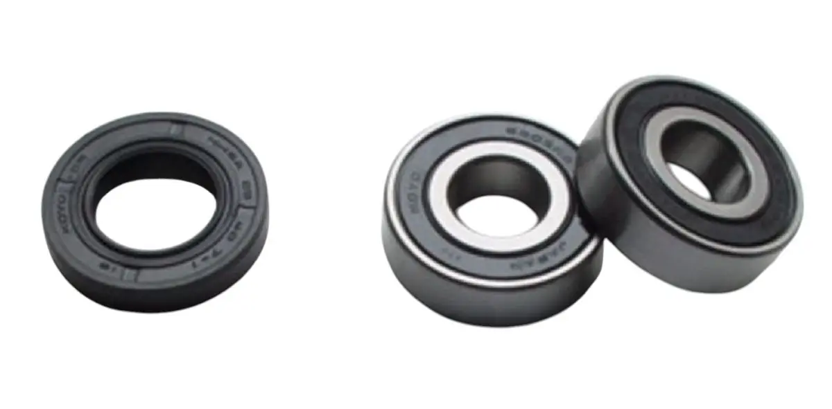 TOURMAX ložiska předního kola s těsněními YAMAHA FZ 400 97, FZS 1000 01, FZS 600 98-03, vyrobeno v Japonsku (TOURMAX ložiska předního kola s)