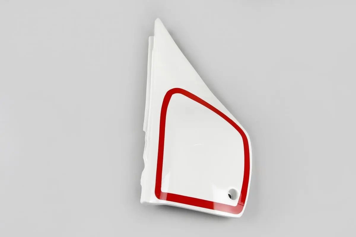 UFO boční tabulka na startovací číslo YAMAHA TT 600 84-92 (1 kus pravý) barva bílá (UFO boční tabulka na startovací číslo YAMAHA TT 600 84-92 (1 kus)