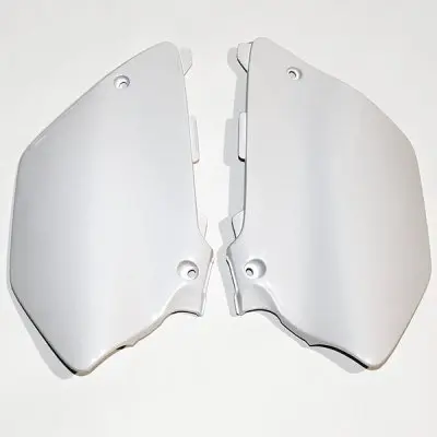 UFO boční tabulky na startovací číslo YAMAHA YZ 125/250 02-05 barva bílá ( )