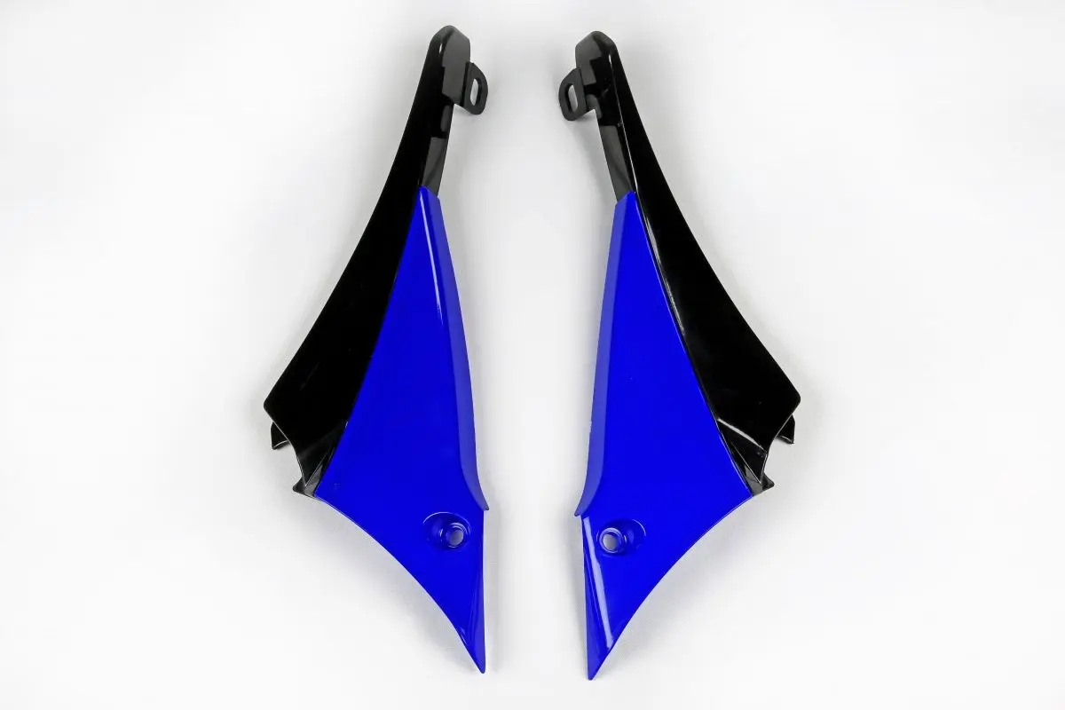 UFO spojovací díl krytů chladiče YAMAHA YZF 450 '10-13, barva modrá/černá (UFO spojovací díl krytů chladiče YAMAHA YZF 450 '10-13, barva modrá/černá)