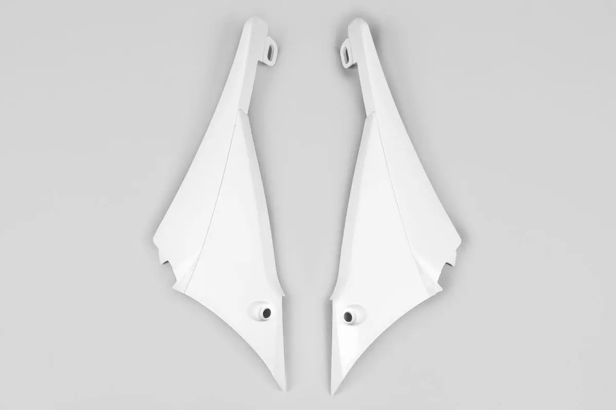 UFO spojovací díl krytů chladiče YAMAHA YZF 450 '11-13, barva bílá (UFO spojovací díl krytů chladiče YAMAHA YZF 450 '11-13, barva bílá)