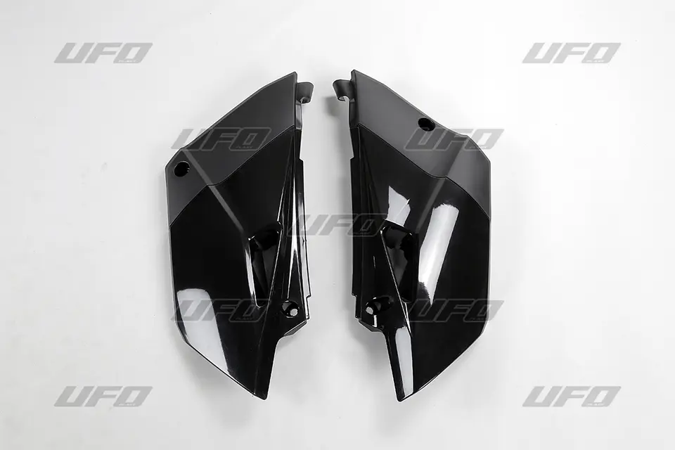 UFO boční tabulky na startovací číslo YAMAHA YZ 85 15-21 barva černá ( )