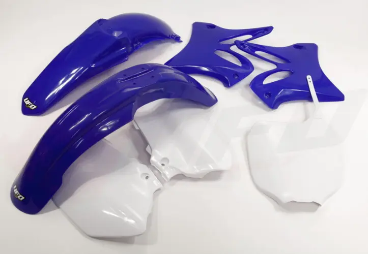 UFO kompletní sada plastů YAMAHA YZ 125 / 250 '02-'05 barva OEM (bílá/modrá) (YA301E999) (UFO kompletní sada plastů YAMAHA YZ 125 / 250 '02-'05 barva)