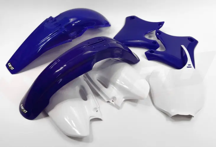 UFO kompletní sada plastů YAMAHA YZF 250 '01-'02 barva OEM (bílá/modrá) (YA303E999) (UFO kompletní sada plastů YAMAHA YZF 250 '01-'02 barva OEM)