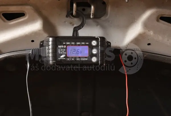 Yato Nabíječka 4A 6/12V PB/GEL LCD display, YT-83033