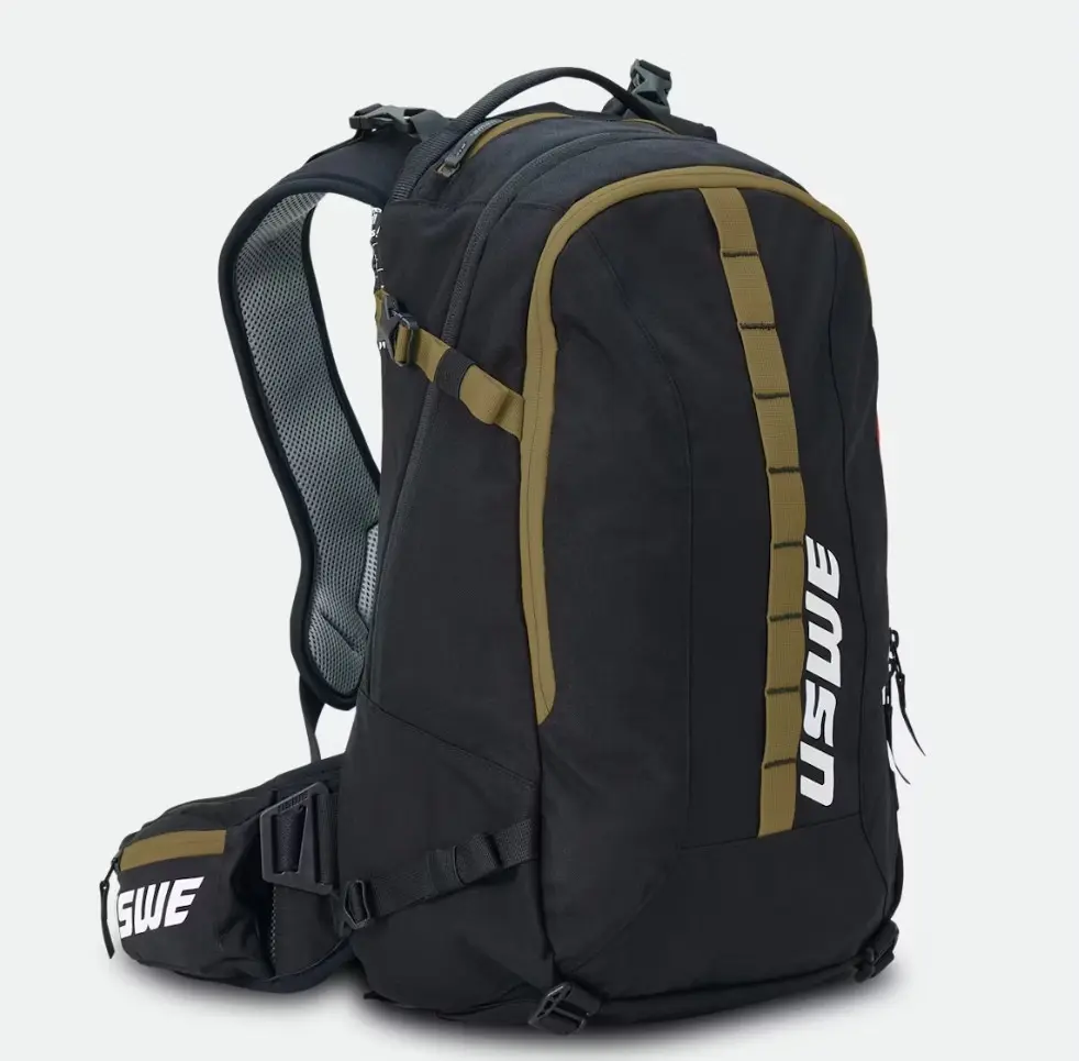 USWE batoh MOTO/ADV CORE 16L OFF ROAD DAYPACK barva černá / hnědá objem 16L - neobsahuje hydratační sadu ( )