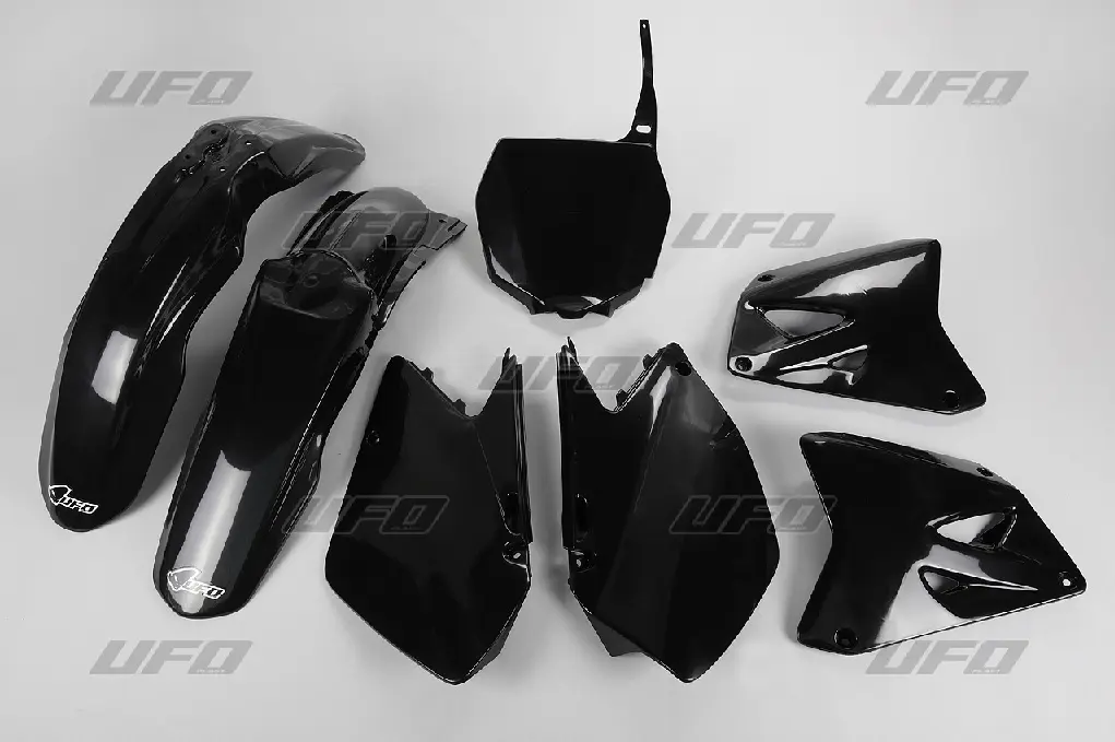 UFO kompletní sada plastů SUZUKI RM 125 / 250 06-24 barva černá (SU406E001) ( )